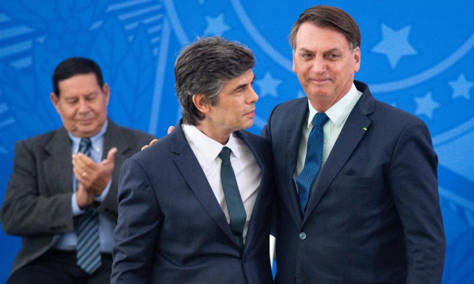 Jair Bolsonaro with Nelson Teich in Brasília on 17 April.