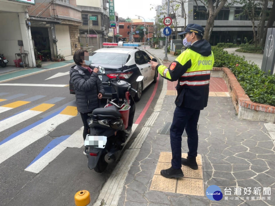 &#x009470;&#x005319;&#x0053cd;&#x009396;&#x008eca;&#x005ec2;&#x00ff0c;&#x008b66;&#x005354;&#x0052a9;&#x00727d;&#x008eca;&#x005a66;&#x004eba;&#x008fd4;&#x005bb6;