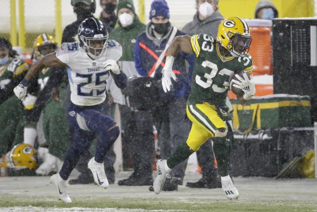 Aaron Rodgers, Davante Adams shine in snow as Packers crush Titans -  Chicago Sun-Times