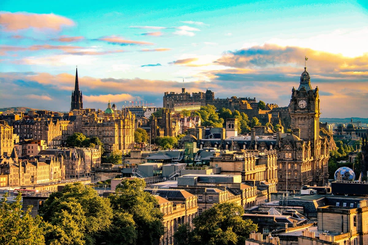 Edinburgh celebrates Hogmanay in style right after Christmas (Getty Images/iStockphoto)