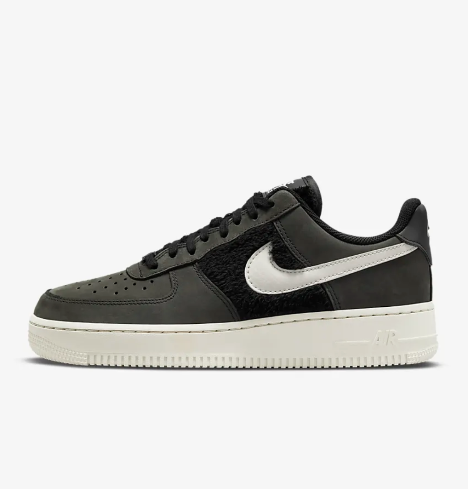 Nike Air Force 1  in black and white leather (Photo via Nike)