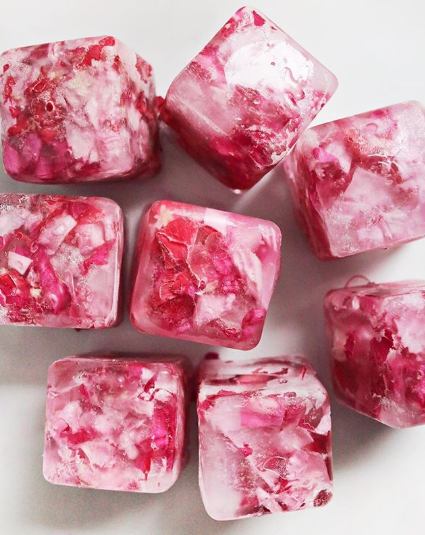 Rose petals and flowers frozen into ice cubes will instantly lift your drinks bucket. Photo: <span>@</span><span>aa.living Instagram </span>