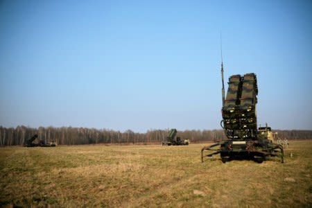FILE PHOTO: U.S soldiers walk next to a Patriot missile defence battery during join exercises at the military grouds in Sochaczew, near Warsaw, March 21, 2015. REUTERS/Franciszek Mazur/Agencja Gazeta