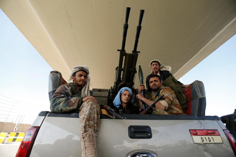 Houthi fighters