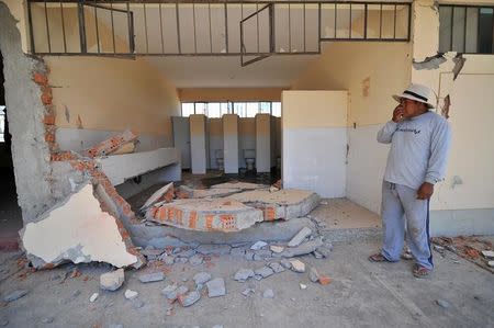 A man observes a damage building after a strong magnitude 7.1 earthquake struck the coast of southern Peru, in Acari, Arequipa, Peru, January 14, 2018. REUTERS/Diego Ramos