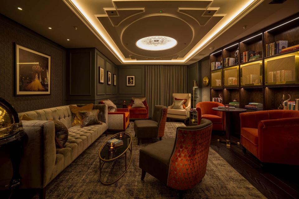 The Bar Club Lounge at The Guardsman Hotel