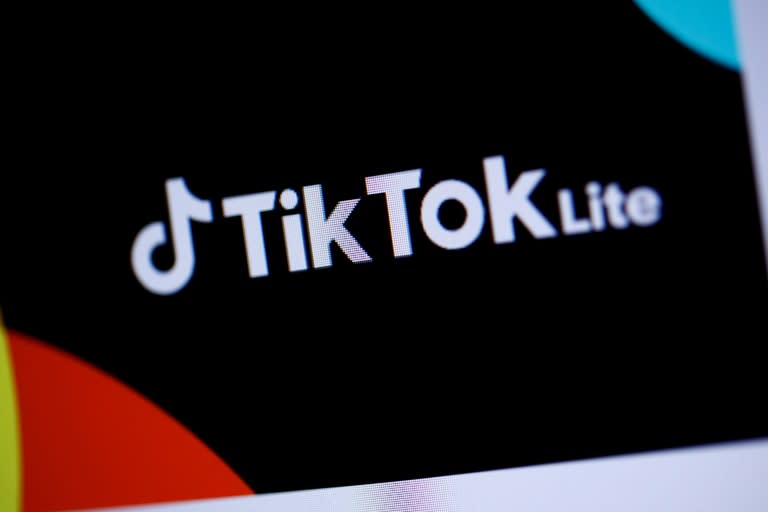 La nouvelle application TikTok Lite, soupçonnée de stimuler les comportements de dépendance notamment chez les jeunes, est dans le viseur de Bruxelles et Paris (Kiran RIDLEY)