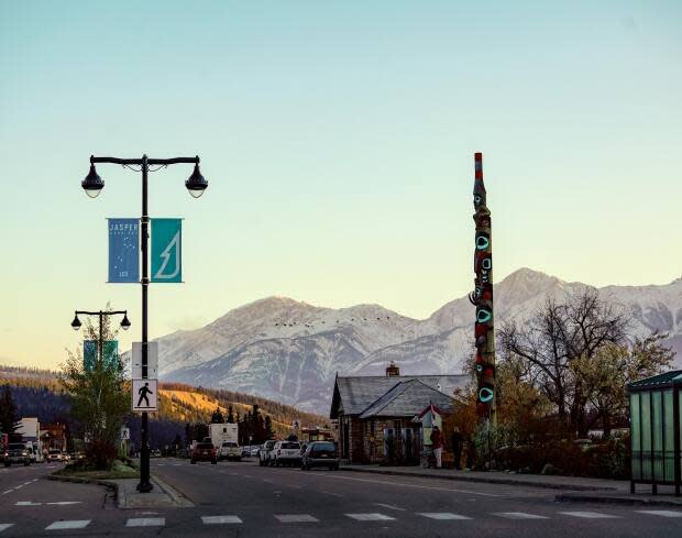 Street parking in Jasper comes with a nice view but visitors will have to pay for it beginning in July.  (Tourism Jasper - image credit)