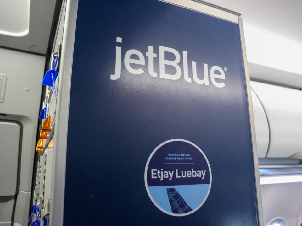 Flying JetBlue Airways Airbus A320 New Phase 2 Interior