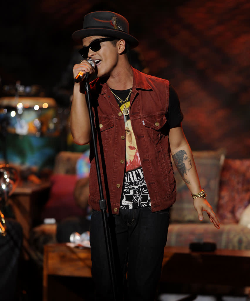 Bruno Mars performs "The Lazy Song" on "American Idol."