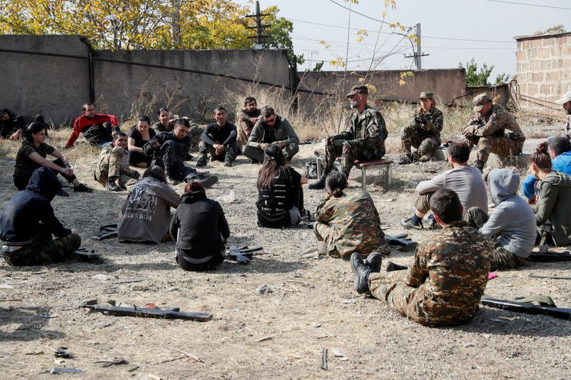 Armenian military volunteers undergo training in Yerevan