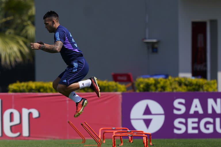 Vuela Lautaro Martínez, en el entrenamiento de la selección