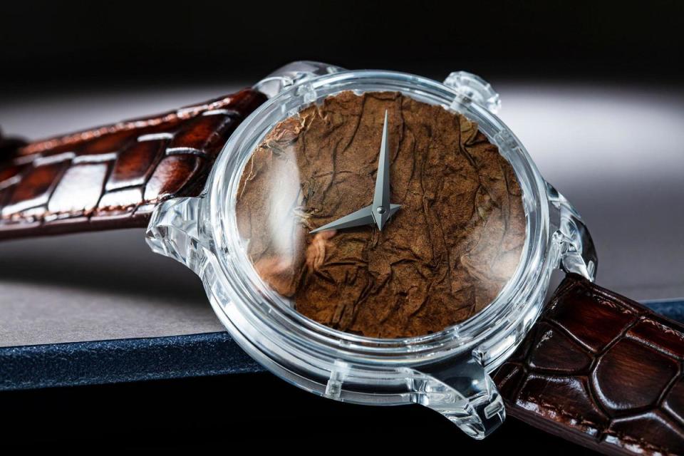 以菸草葉當作面盤的Son of Earth Tobacco Crystal ，還使用時下最高科技的藍寶石水晶錶殼，帶來優異的外型與質感。獨一無二限量款，建議售價NT$985,000。