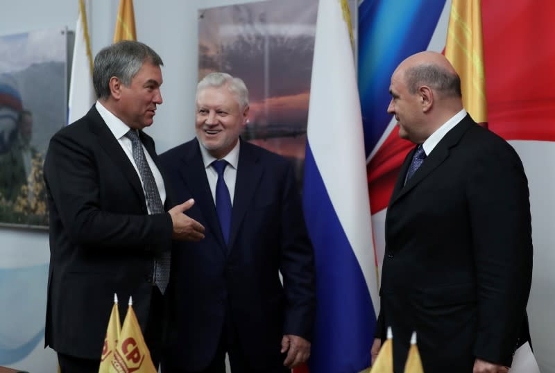 Mikhail Mishustin, who was earlier nominated by Russian President Vladimir Putin as the candidate for the post of Prime Minister, Vyacheslav Volodin and Sergei Mironov talk at the State Duma in Moscow