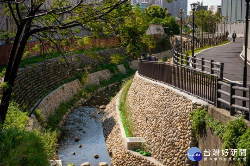 桃園「水汴頭綠水巷」，以友善生態工法恢復河川中的生物棲地