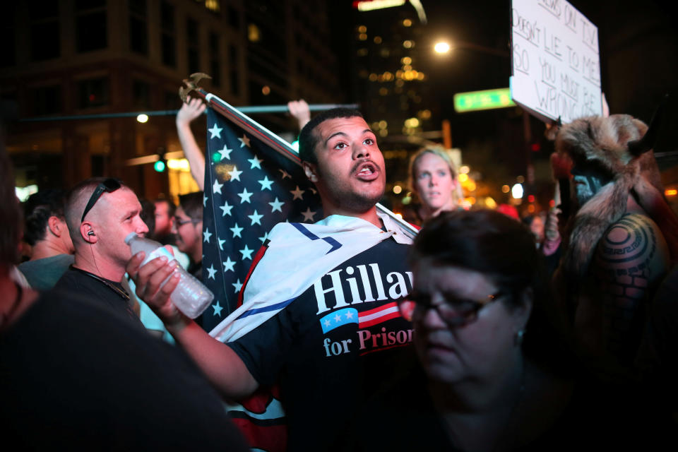 Trump rally in Phoenix draws protesters from both sides