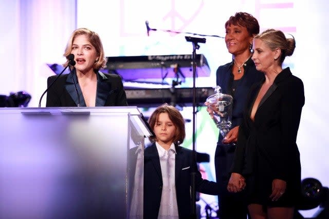 Selma Blair Robin Roberts and Sarah Michelle Gellar Race to Erase MS Gala