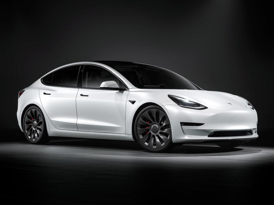 Tesla Model 3.