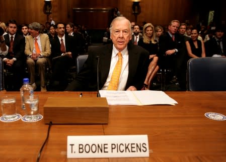 FILE PHOTO: T. Boone Pickens, founder and CEO of BP Capital Management, prepares to testify on Capitol Hill