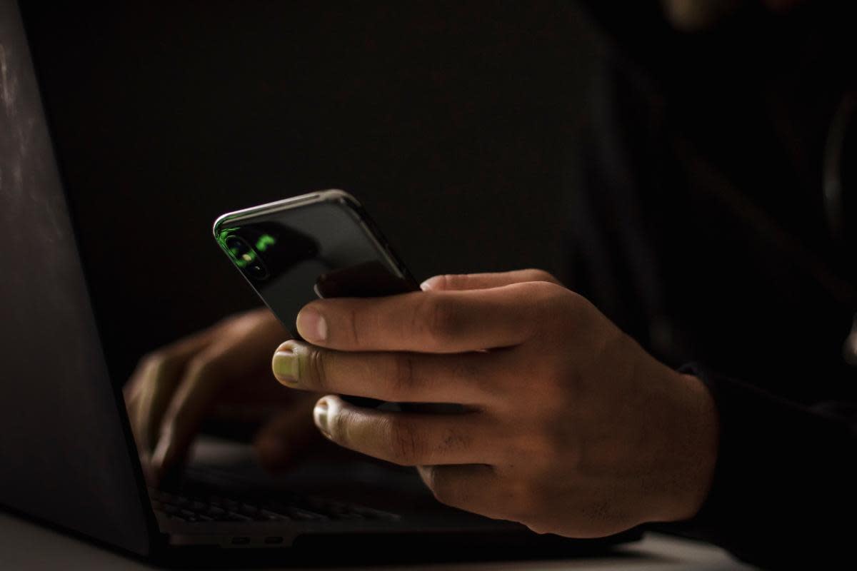 Generic image of man texting <i>(Image: Pexels)</i>