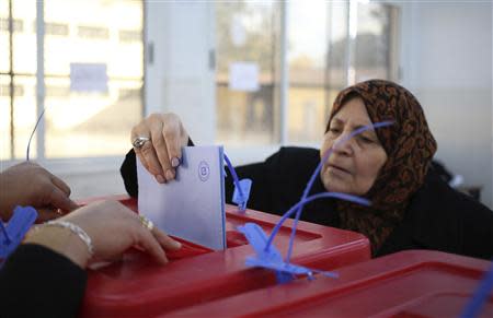 A woman casts her ballot during a vote to elect a constitution-drafting panel in Benghazi February 20, 2014. REUTERS/Esam Omran Al-Fetori