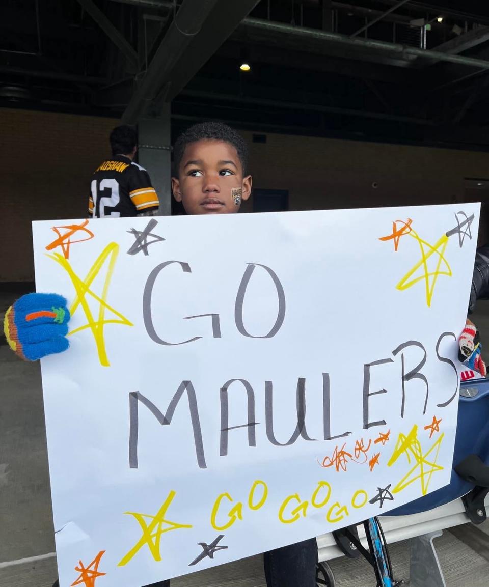 Alexander Green, 5, of Canton, shows his support for the Pittsburgh Maulers at Tom Benson Hall of Fame Stadium earlier this season. Saturday and Sunday USFL games in Canton will feature $1 hot dogs and $1 sodas, as well as a bobblehead and retro sunglasses giveaways.