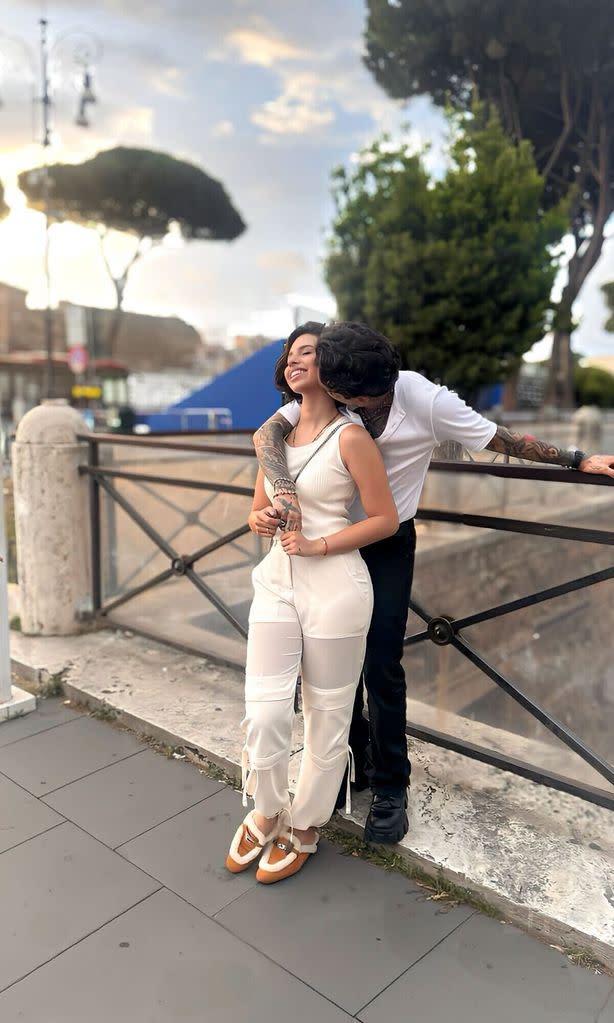 De la confirmación de su relación en HOLA! a sus paseos en París, así va el romance de Ángela Aguilar y Christian Nodal