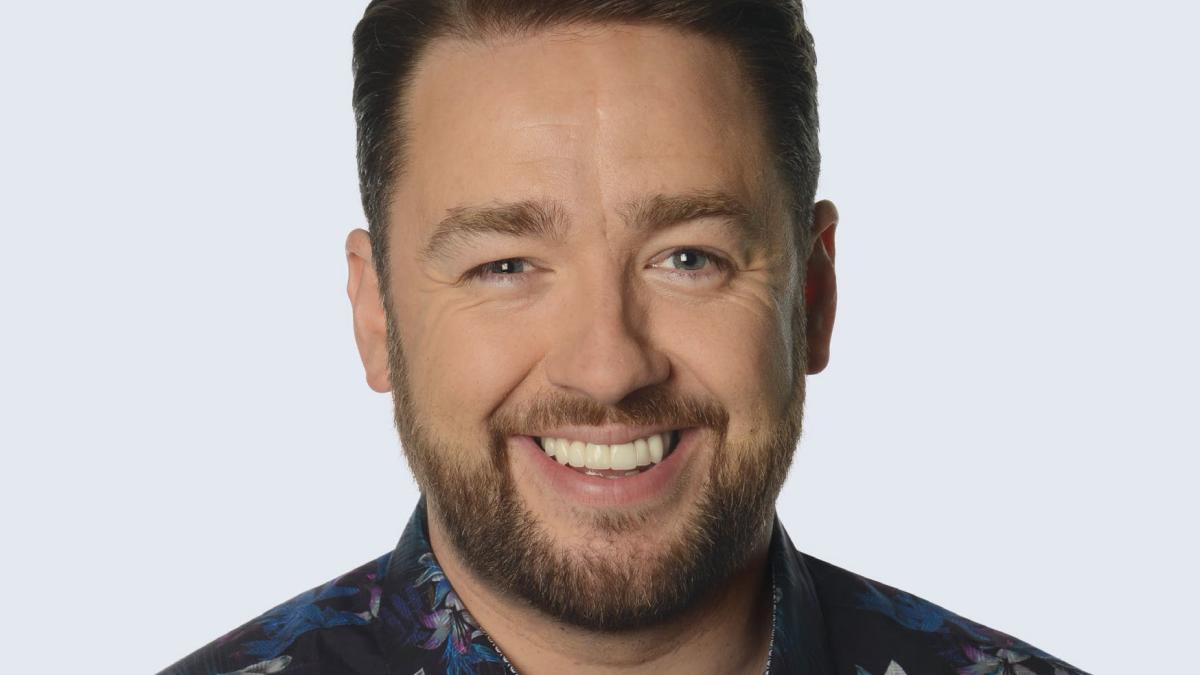 Nouveau single sur le thème de l’assemblée de l’école Jason Manford pour collecter des fonds pour les banques alimentaires britanniques