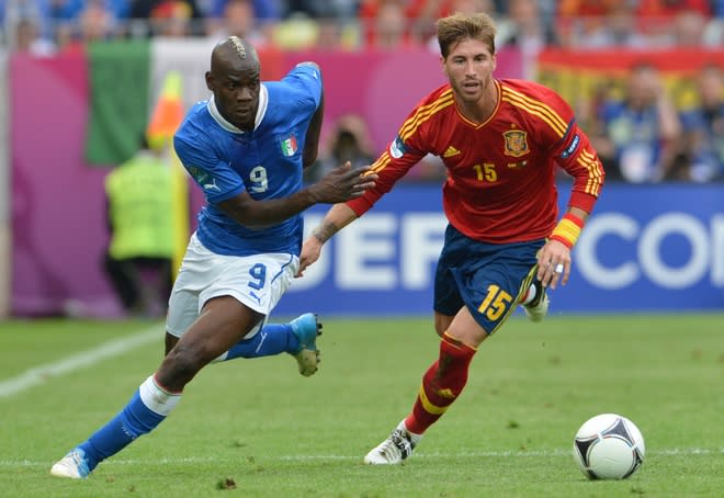 TOPSHOTS Italian forward Mario Balotelli (L) vies with Spanish defender Sergio Ramos during the Euro 2012 championships football match Spain vs Italy on June 10, 2012 at the Gdansk Arena. AFPPHOTO/ GIUSEPPE CACACEGIUSEPPE CACACE/AFP/GettyImages