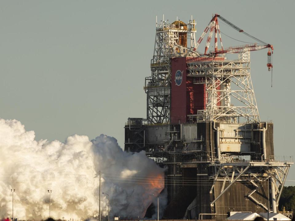 space launch system sls hot fire nasa green run