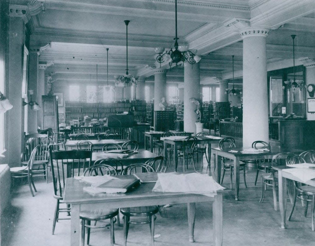 Akron Public Library moved in 1898 to the Everett Building at Main and Market streets.