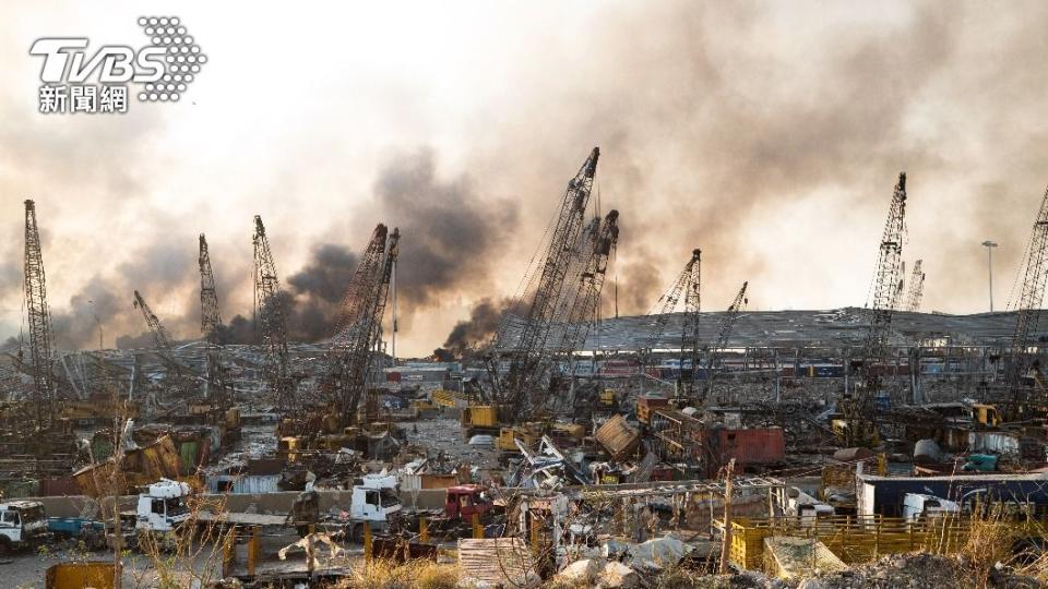 2020年8月貝魯特港發生大規模爆炸，現場一片狼藉。（圖／達志影像美聯社）