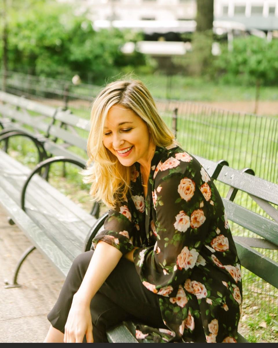 jen glantz on park bench.JPG