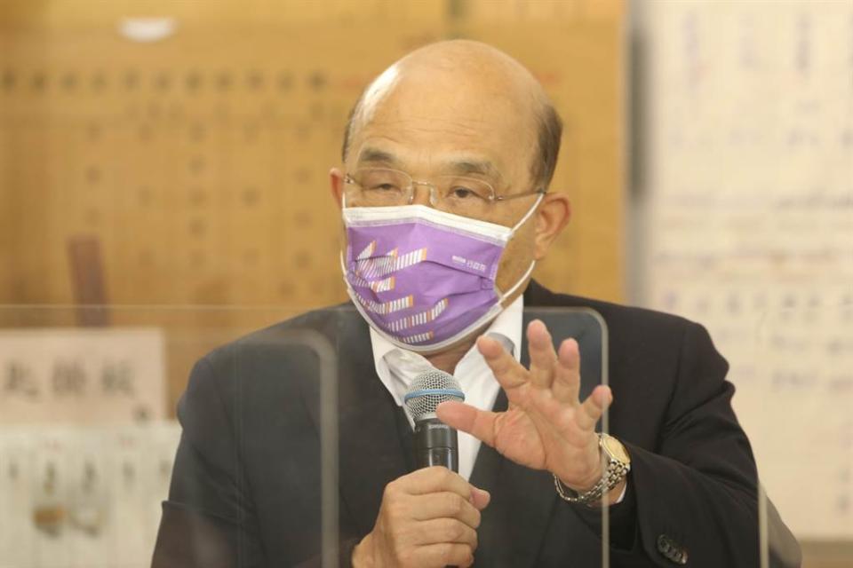 圖為行政院長蘇貞昌（見圖）27日前往訪視不義遺址安康接待室，致詞時表示，呼籲國人同胞，因此要更堅定自由、民主得來不易，向前輩致敬，保留不義遺址也是應該努力的工作。（杜宜諳攝）