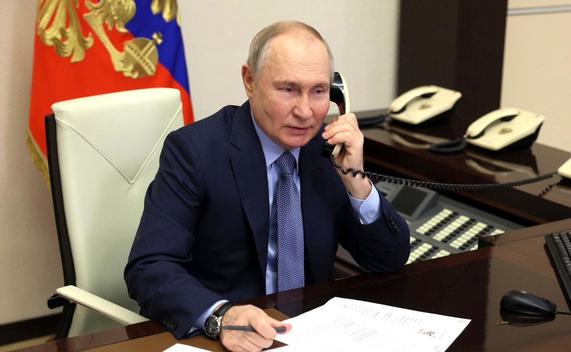 Novo-Ogaryovo, Russia. 09th Jan, 2024. Russian President Vladimir Putin speaks by phone with 8-year-old Kristina Sin from Yuzhno-Sakhalinsk, who took part in the New Year Tree of Wishes charity campaign from the official presidential residence, January 9, 2024 in Novo-Ogaryovo, Moscow Region, Russia. Credit: Gavriil Grigorov/Kremlin Pool/Alamy Live News