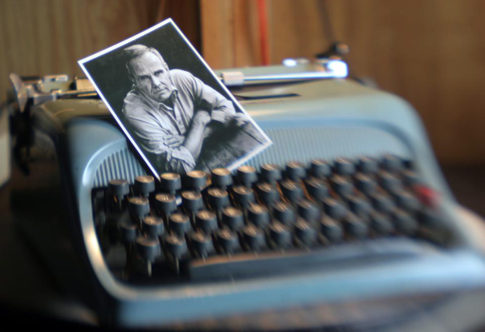 Cormac McCarthy used a typewriter similar to this Underwood Olivetti.
