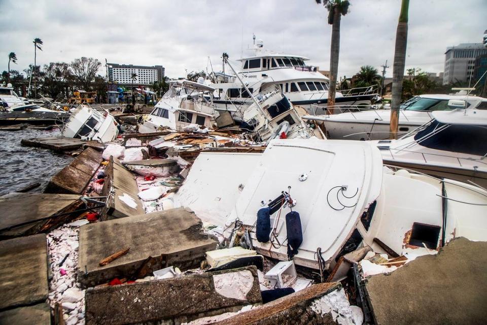 Barcos que encallaron en Legacy Harbor Marina, en Fort Myers, el jueves 29 de septiembre de 2022, un día después de que el huracán Ian azotara la costa oeste de Florida como huracán de categoría 4.