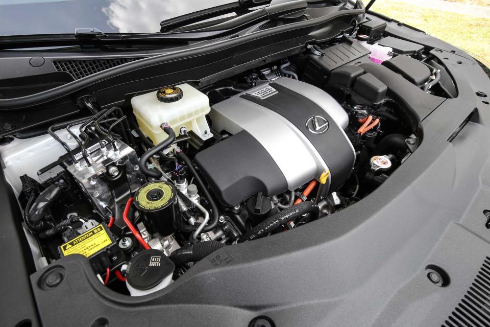 RX 450h 車型搭載 2GR-FXS 3.5 升 V6 引擎，具備 262ps / 6000rpm 最大馬力與 34.2kgm / 4600rpm 最大扭力輸出。
