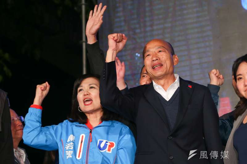 20200111-韓國瑜、張善政11日至競選總部現場向民眾致意。（顏麟宇攝）