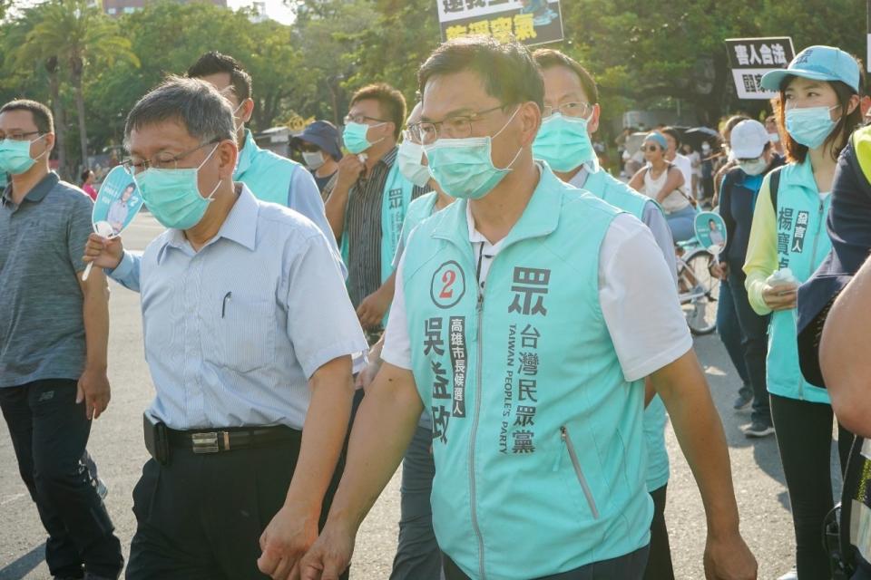 民眾黨主席柯文哲（左）、民眾黨高雄市長候選人吳益政（右）。   圖：民眾黨 / 提供