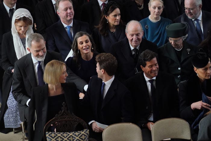 Felipe y Letizia junto al rey Juan Carlos