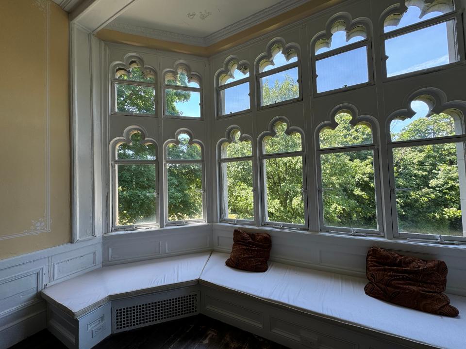 window seat hempstead house