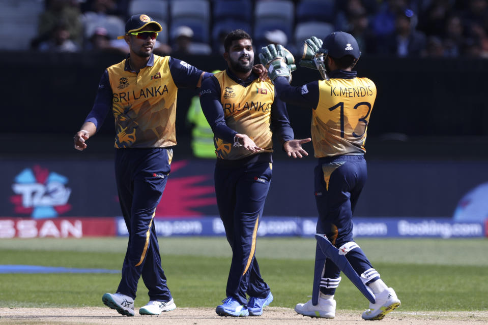 Sri Lanka's Wanindu Hasaranga, centre, celebrates with teammates after taking the wicket of Namibia's Gerhard Erasmus during their T20 World Cup Cricket match in Geelong, Australia, Sunday, Oct. 16, 2022. (AP Photo/Asanka Brendon Ratnayake)