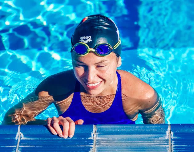 The author holding the wall with one arm while warming up at a U.S. Paralympic swimming competition. (Photo: Courtesy of Chloé Toscano)