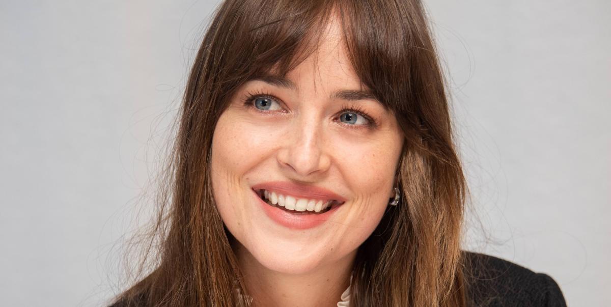 Dakota Johnson Gets 14 Hours Of Sleep A Night But Is There Such A Thing As Oversleeping 