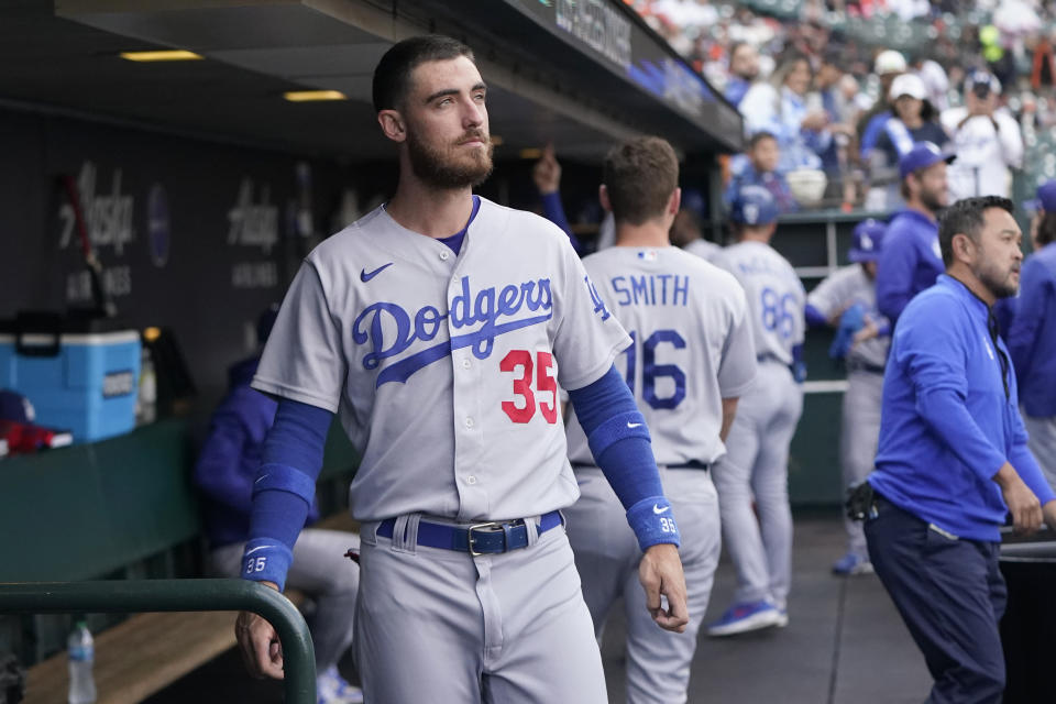 ARCHIVO - Foto del 2 de agosto del 2022, Cody Bellinger con los Dodgers de Los Ángeles en el dugout en el duelo ante los Gigantes de San Francisco. El martes 6 de diciembre del 2022, Bellinger firma con los Cachorros de Chicago por un año. (AP Foto/Jeff Chiu, Archivo)