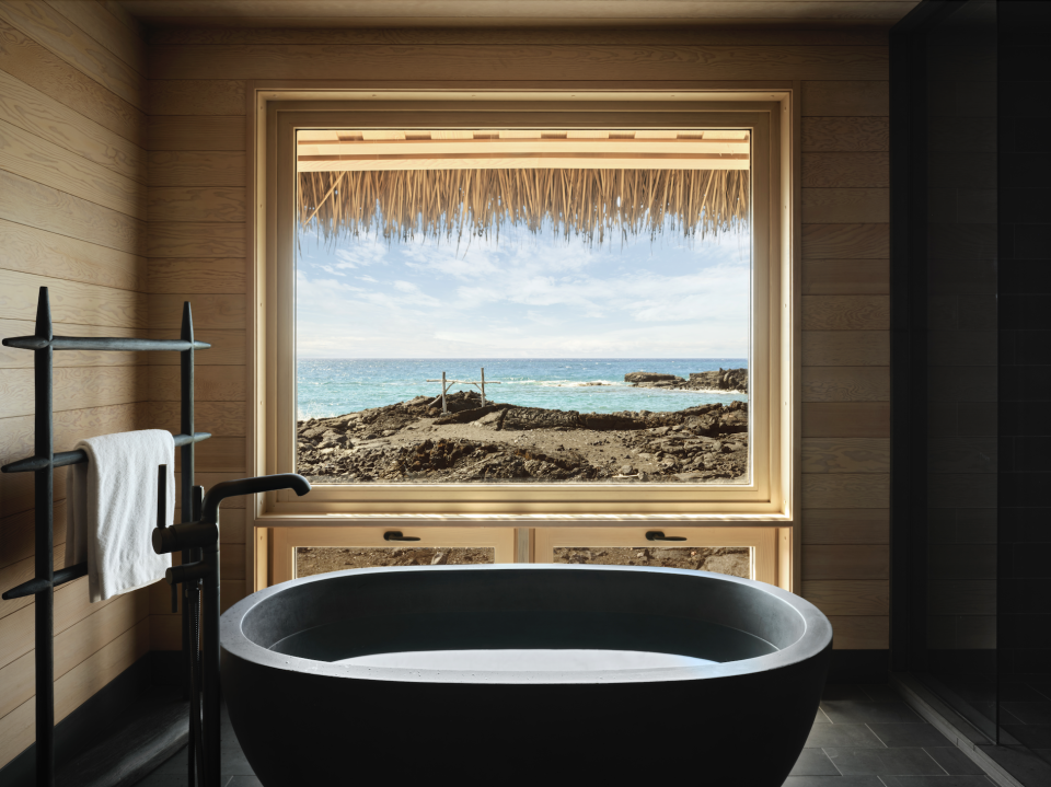 Kona Village - A Rosewood Resort - Hawaii Island - Oceanfront Hale - Bathtub - Ocean View