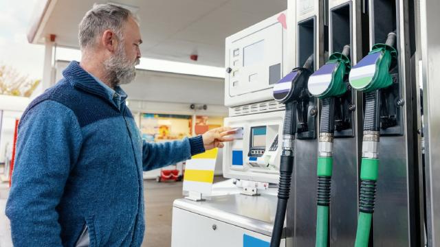 Gas prices plummet as some states fall below $3 a gallon - ABC News