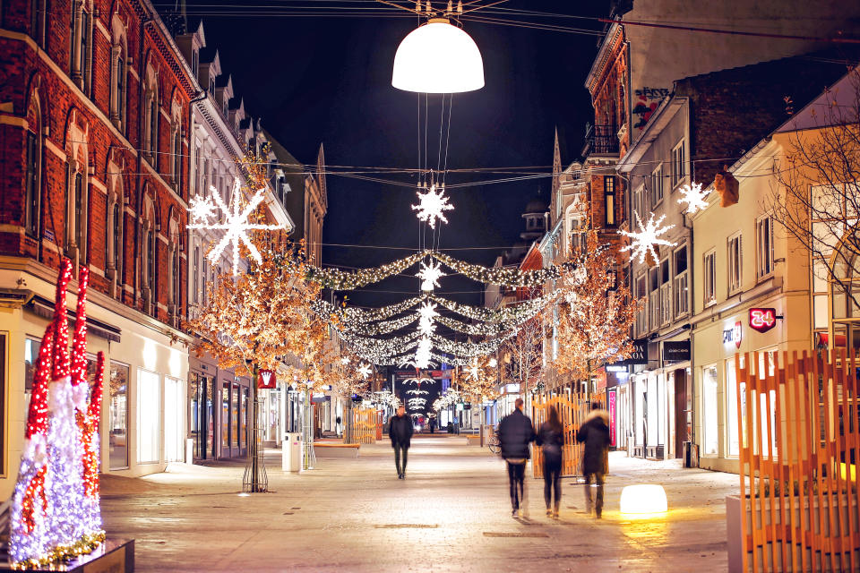 Weihnachtsbeleuchtung ist zwar total schön, belastet aber die Umwelt (Symbolbild: Getty Images)