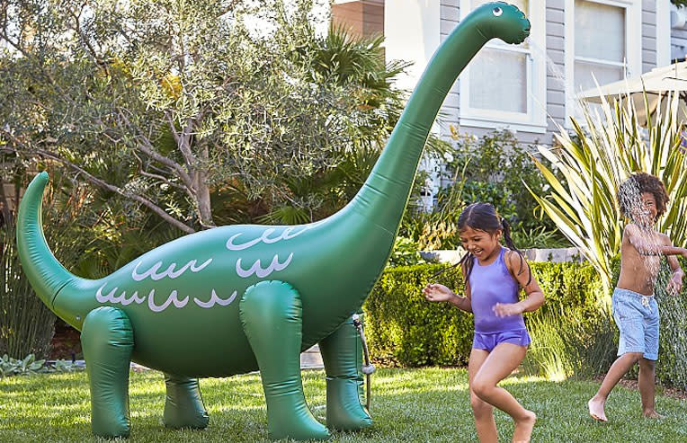 6ft dinosaur sprinkler